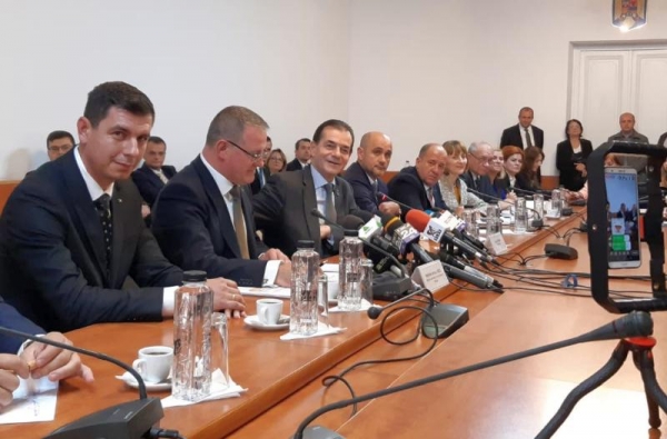 Elicopterul ANPA, luat la puricat de Oros. Orban glumește: „Probabil vrea să construiască heliporturi pe insuliţe între lacuri”