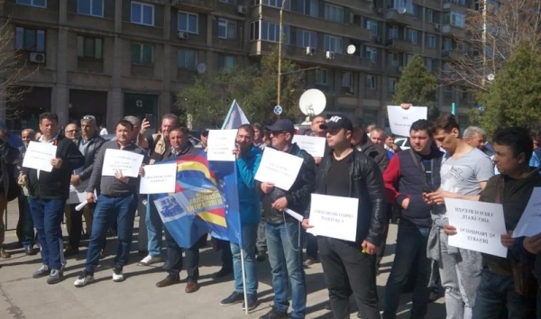 Ceferiștii pichetează zile la rând Ministerul Transporturilor și Guvernul României