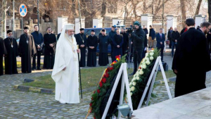 Patriarhul Daniel la o depunere de coroane de flori