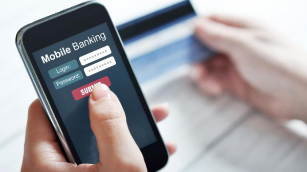 Jumătate dintre românii utilizatori de servicii bancare efectuează plăți prin Internet/Mobile banking