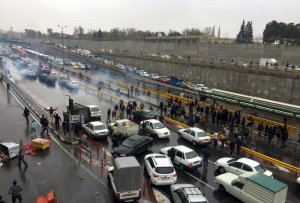 „Un complot periculos” a fost dejucat în Iran (Khamenei). Autorităţile iraniene „ascund în mod deliberat” amploarea represiunii (HRW)