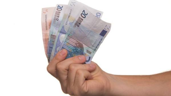 Românii sunt nemulțumiți de salariul lor. Cei cu vârsta peste 55 de ani se simt discriminați în căutarea unui nou job