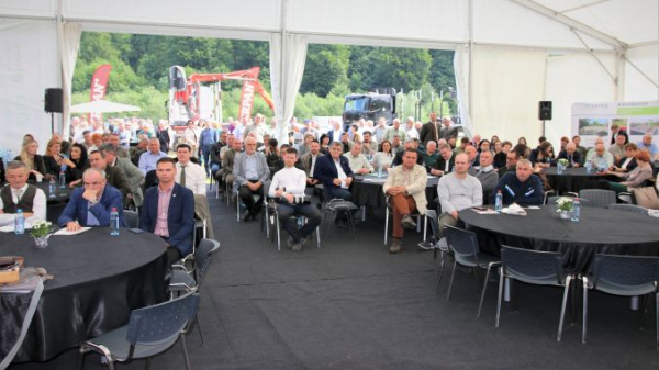 Romsilva și Asociația Administratorilor de Păduri au organizat împreună evenimentul prin care a fost marcată Ziua Silvicultorului