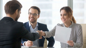 Recrutarea în România accelerează în 2023 în ciuda concedierilor masive din Vest