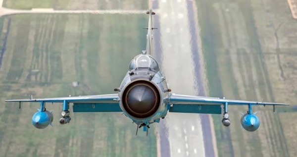 VIDEO - MiG 21 LanceR, la pământ. Pilotul a reușit manevra de catapultare