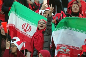 Aniversare cu foc și scandări în Teheran