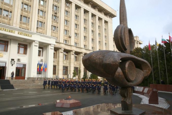 VIDEO - Ziua NATO. Sărbătoare cu tensiuni majore la nord-est de România