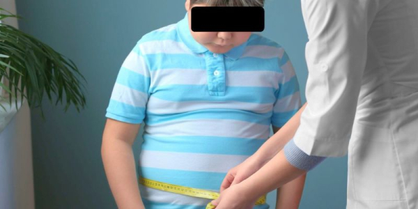 Studiu: Rolul esențial al mamelor în reducerea obezității infantile prin activitate fizică