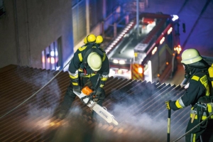 Motoferăstrăul care accelerează la 100 km/h în 0.3 sec